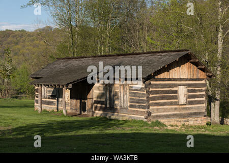 Schmiede außerhalb des rekonstruierten Festung in prickett's Fort State Park, einem 22-Morgen-West Virginia State Park nördlich von Fairmont, in der Nähe des Zusammenfluss von prickett's Creek und der Monongahela River Stockfoto