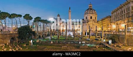 Die Stimmung im Forum des Traja mit Trajan Spalte, Panorama, Rom, Latium, Italien Stockfoto