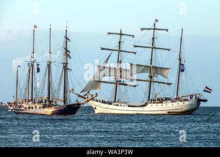 Segelschiffe Santa Barbara Anna und Artemis auf Ostsee, Rostock Deutschland Stockfoto