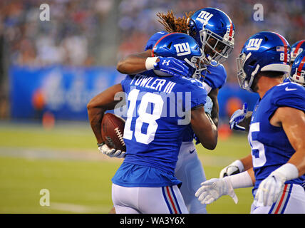 August 16, 2019 - August 16, 2019 - New York Giants Wide Receiver BENNIE FOWLER (18) feiert mit PAUL PERKINS (28) Nach seinem Touchdown Rezeption während des Spiels gegen die Chicago Bears. Das Spiel war an Met Life Stadium, East Rutherford, NJ (Credit Bild: © Bennett CohenZUMA Draht) gespielt Stockfoto