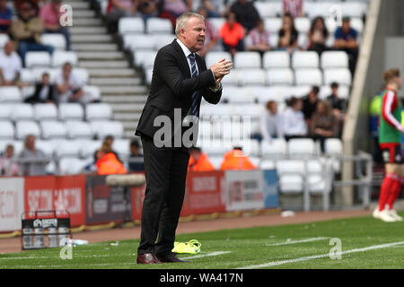 Sunderland, Großbritannien. 17 Aug, 2019. SUNDERLAND, ENGLAND, May 17 th Portsmouth Manager Kenny Jackett während der Sky Bet Liga 1 Übereinstimmung zwischen Sunderland und Portsmouth im Stadion des Lichts, Sunderland am Samstag, den 17. August 2019. Nur die redaktionelle Nutzung, eine Lizenz für die gewerbliche Nutzung erforderlich. Foto darf nur für Zeitung und/oder Zeitschrift redaktionelle Zwecke verwendet werden. (Credit: Steven Hadlow | MI Nachrichten) Credit: MI Nachrichten & Sport/Alamy leben Nachrichten Stockfoto
