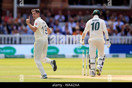 Der Engländer Chris Woakes feiert die wicket von Australiens Peter Siddle am Tag vier der Asche Test Match auf Lord's, London. Stockfoto