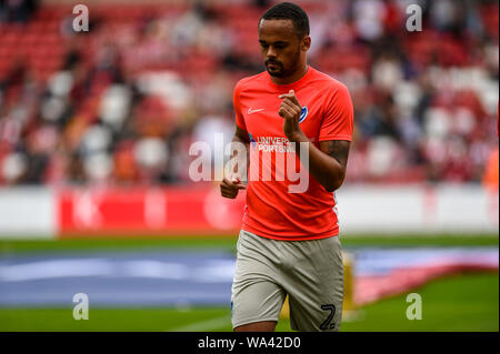 Sunderland, Großbritannien. 17 Aug, 2019. SUNDERLAND, ENGLAND AUG 17. Anton Walkes von Portsmouth während der Sky Bet Liga 1 Übereinstimmung zwischen Sunderland und Portsmouth im Stadion des Lichts, Sunderland am Samstag, den 17. August 2019. (Credit: Iam Brennen | MI Nachrichten) Credit: MI Nachrichten & Sport/Alamy leben Nachrichten Stockfoto