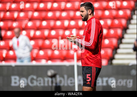 Sunderland, Großbritannien. 17 Aug, 2019. SUNDERLAND, ENGLAND AUG 17. Alim Öztürk von Sunderland während der Sky Bet Liga 1 Übereinstimmung zwischen Sunderland und Portsmouth im Stadion des Lichts, Sunderland am Samstag, den 17. August 2019. (Credit: Iam Brennen | MI Nachrichten) Credit: MI Nachrichten & Sport/Alamy leben Nachrichten Stockfoto