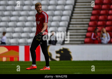 Sunderland, Großbritannien. 17 Aug, 2019. SUNDERLAND, ENGLAND AUG 17. Lee Burge von Sunderland während der Sky Bet Liga 1 Übereinstimmung zwischen Sunderland und Portsmouth im Stadion des Lichts, Sunderland am Samstag, den 17. August 2019. (Credit: Iam Brennen | MI Nachrichten) Credit: MI Nachrichten & Sport/Alamy leben Nachrichten Stockfoto