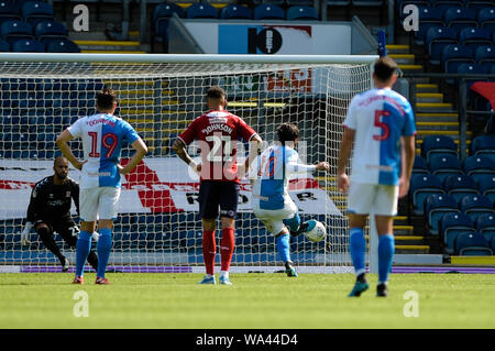 Blackburn, Großbritannien. 17. Aug 2019. Blackburn Rovers vorwärts Danny Graham öffnet die Riefen vom Elfmeterpunkt während der Sky Bet Championship Match zwischen Blackburn Rovers und Middlesbrough im Ewood Park, Blackburn am Samstag, den 17. August 2019. Nur die redaktionelle Nutzung, eine Lizenz für die gewerbliche Nutzung erforderlich. Foto darf nur für Zeitung und/oder Zeitschrift redaktionelle Zwecke verwendet werden. (Credit: Andy Whitehead | MI Nachrichten) Credit: MI Nachrichten & Sport/Alamy leben Nachrichten Stockfoto