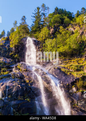 Nardis Laris Wasserfälle, Naturpark Adamello Brenta, Südtirol, Dolomiten, Italien Stockfoto