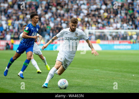 Wigan, Großbritannien. 17. Aug 2019. Mateusz Klich von Leeds United in der Sky Bet Championship Match zwischen Wigan Athletic und Leeds United bei der DW Stadium, Wigan am Samstag, den 17. August 2019. Nur die redaktionelle Nutzung, eine Lizenz für die gewerbliche Nutzung erforderlich. Foto darf nur für Zeitung und/oder Zeitschrift redaktionelle Zwecke verwendet werden. (Quelle: Pat Scaasi | MI Nachrichten) Credit: MI Nachrichten & Sport/Alamy leben Nachrichten Stockfoto