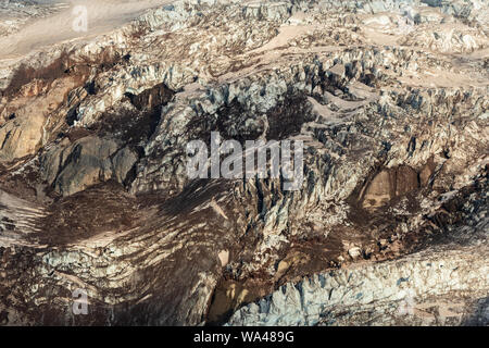 Detail der Schnee und Schlamm auf Gletscher Oberfläche unter Mount Rainier Stockfoto