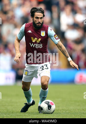 Aston Villa Jota während der Premier League Match in der Villa Park, Birmingham. Stockfoto