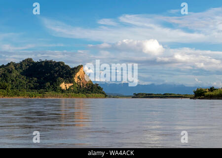 Sonnenuntergang bei Beni Klippen während verantwortlich Ökotourismus Tour in den Regenwald der Nationalpark Madidi im Oberen Amazonas Becken in Bolivien, Süd Stockfoto