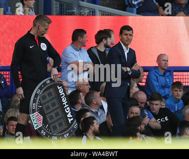 Liverpool, Lancashire, UK. 17 Aug, 2019. 17. August 2019; Premier League Football, Everton gegen Watford, Watford Manager Javi Gracia schaut gespannt wie seine Mannschaft Weg 1-0 in den letzten Minuten des Spiels - Nur die redaktionelle Nutzung. Credit: Aktion Plus Sport Bilder/Alamy leben Nachrichten Stockfoto