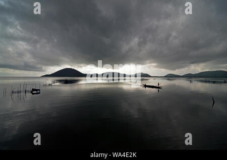 Monsun Wolken über Chilka See, Rambha, Odisha, Indien Stockfoto