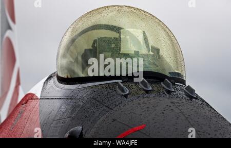 Royal Danish Air Force F16 Fighting Falcon am2019 RIAT mit einem speziellen Farbschema feiert das 800jährige Jubiläum von Denmarks Flagge Stockfoto