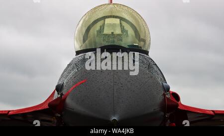 Royal Danish Air Force F16 Fighting Falcon am2019 RIAT mit einem speziellen Farbschema feiert das 800jährige Jubiläum von Denmarks Flagge Stockfoto