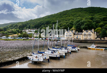 Boote im Hafen von porlock Wehr, in der Nähe von MInehead, Someset Stockfoto