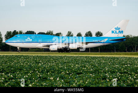 AMSTERDAM/Niederlande - Juli 3, 2017: KLM Royal Dutch Airlines Boeing 747-400 PH-BFG Passagierflugzeug in Amsterdam Schipol Flughafen Rollen Stockfoto