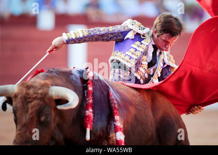 Samstag, August 17, Gijón, nördlichen Spanien Stierkampf. Toros von José VÁZQUEZ für Morante de la Puebla, Julián López "El Juli" und Pablo Aguado. In der Stierkampfarena der Bibio credito, Torero El Juli/Alamy Aurelio Flórez Stockfoto