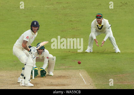 LONDON, ENGLAND. 17. AUGUST 2019: Ben schürt von England schlagen während der zweiten Specsavers Asche Test übereinstimmen, an den Lords Cricket Ground, London, England. Stockfoto