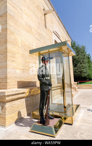 ANKARA, Türkei - 29. Juli 2019: Die wache Soldat in das Mausoleum Anitkabir, Mausoleum von Atatürk, der Gründer der Republik Türkei in Ankara, Türkei Stockfoto