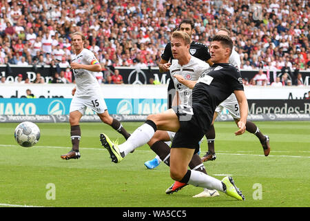 Goalchance Mario GOMEZ (VFB Stuttgart), Aktion, Duellen. Fussball 2. 1. Fussballbundesliga, 3. Spieltag, Spieltag 03, VFB Stuttgart (S) - FC St. Pauli 2-1, 17/08/2019 in Stuttgart/Deutschland. MERCEDES BENZ ARENA. DFL BESTIMMUNGEN VERBIETEN DIE VERWENDUNG DER FOTOGRAFIE ALS BILD-SEQUENZEN UND/ODER QUASI-VIDEO. | Verwendung weltweit Stockfoto