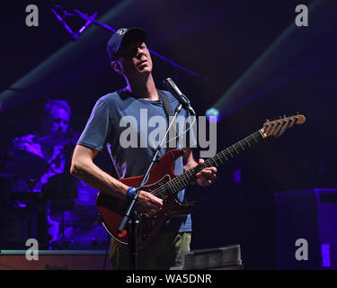 MIAMI BEACH, FL - 16. August: Brendan Bayliss von Umphrey's McGee führt im Fillmore am 16. August, 2019 in Miami Beach, Florida. Kredit mpi04/MediaPunch Stockfoto