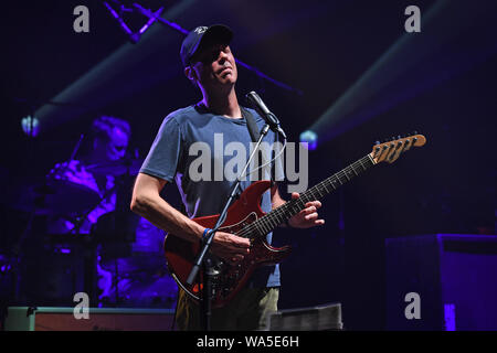 MIAMI BEACH, FL - 16. August: Brendan Bayliss von Umphrey's McGee führt im Fillmore am 16. August, 2019 in Miami Beach, Florida. Kredit mpi04/MediaPunch Stockfoto