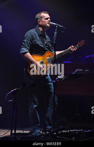 MIAMI BEACH, FL - 16. August: Brendan Bayliss von Umphrey's McGee führt im Fillmore am 16. August, 2019 in Miami Beach, Florida. Kredit mpi04/MediaPunch Stockfoto