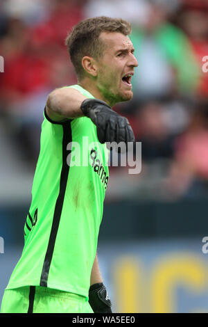 Torwart Lukas Hradecky von Bayer Leverkusen gesehen Reagieren während dem Bundesligaspiel zwischen Bayer 04 Leverkusen und der SC Paderborn in der BayArena. (Final Score: Bayer 3-2 Paderbon) Stockfoto