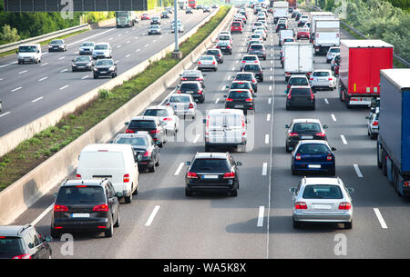 Stau auf der deutschen Autobahn Stockfoto