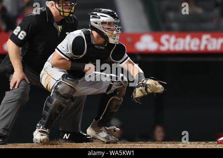 August 16, 2019: Chicago White Sox catcher James McCann (33) Hoffnung Positionen während der WINDUP während des Spiels zwischen den Chicago White Sox und die Los Angeles Engel von Anaheim im Angel Stadium in Anaheim, CA, (Foto von Peter Joneleit, Cal Sport Media zu ändern) Stockfoto