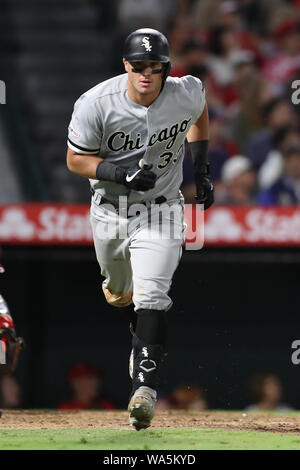 August 16, 2019: Chicago White Sox catcher James McCann (33) runden die Grundlagen nach der Kollision mit einem Grand Slam während des Spiels zwischen den Chicago White Sox und die Los Angeles Engel von Anaheim im Angel Stadium in Anaheim, CA, (Foto von Peter Joneleit, Cal Sport Media) Stockfoto