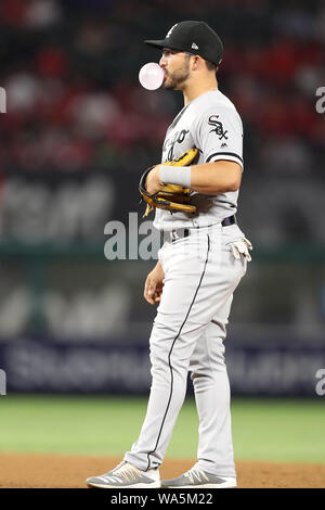 August 16, 2019: Chicago White Sox zweiter Basisspieler Yolmer Sanchez (5) bläst eine Blase in der tonhöhen während des Spiels zwischen den Chicago White Sox und die Los Angeles Engel von Anaheim im Angel Stadium in Anaheim, CA, (Foto von Peter Joneleit, Cal Sport Media) Stockfoto