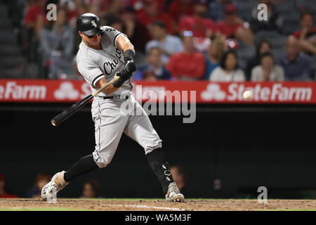 August 16, 2019: Chicago White Sox catcher James McCann (33) verdoppelt sich während des Spiels zwischen den Chicago White Sox und die Los Angeles Engel von Anaheim im Angel Stadium in Anaheim, CA, (Foto von Peter Joneleit, Cal Sport Media) Stockfoto