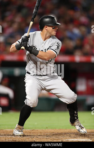 August 16, 2019: Chicago White Sox catcher James McCann (33) Fledermäuse für die White Sox während des Spiels zwischen den Chicago White Sox und die Los Angeles Engel von Anaheim im Angel Stadium in Anaheim, CA, (Foto von Peter Joneleit, Cal Sport Media) Stockfoto