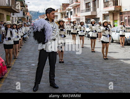 Cuenca, Ecuador, Jan 13, 2018: Baton in Parade Marching twirlers Stockfoto