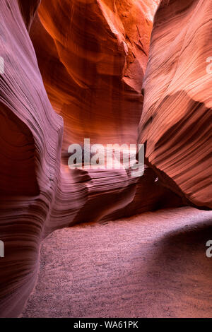 Tiefen Passagen durch geheime Schlucht im nördlichen Arizona. Stockfoto