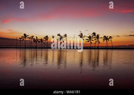 Schönen Sonnenuntergang über Anaeho'omalu Beach, Big Island, Hawaii Stockfoto