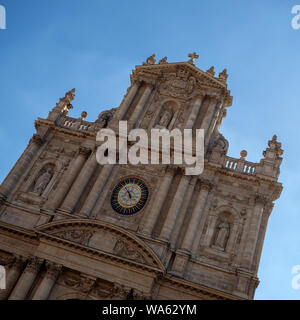 PARIS, FRANKREICH - 02. AUGUST 2018: Kirche Église Saint-Paul-Saint-Louis im Quartier Marais Stockfoto