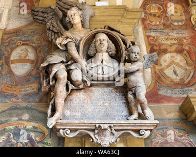 BOLOGNA, Italien - 22 Juli, 2019: Detail des Archiginnasio in Bologna Hof, ist eines der wichtigsten Gebäude in der Stadt Bologna. Stockfoto