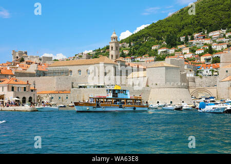 DUBROVNIK, KROATIEN - Juli 12,2019: Altstadt von Dubrovnik Hafen, Kroatien. Stockfoto