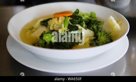 Gemüsesuppe cap Cay in Schüssel. Traditionelle asiatische Suppe cap Cay Stockfoto