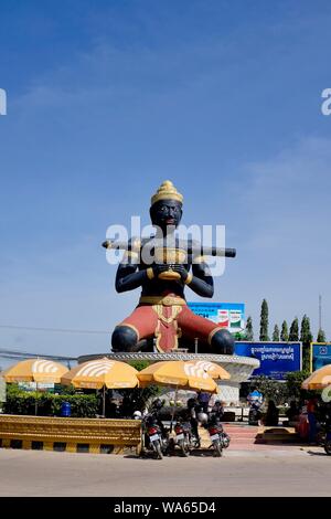 Statue der Landarbeiter, die dank wurde König Dambong zu einem Magic Stick, der Name der zweiten Kambodscha Stadt Battambang Stockfoto