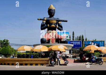 Statue der Landarbeiter, die dank wurde König Dambong zu einem Magic Stick, der Name der zweiten Kambodscha Stadt Battambang Stockfoto