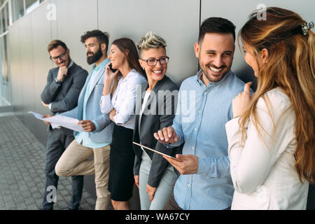 Gruppe von Geschäftsleuten. Geschäft Leute ihre Ideen teilen. Stockfoto