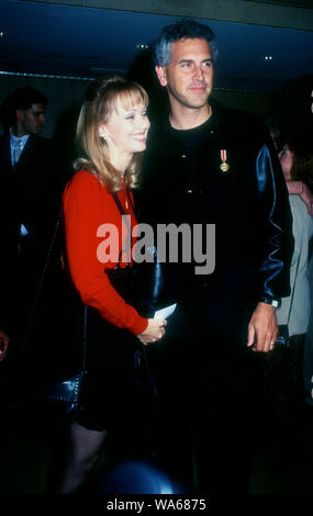 Beverly Hills, Kalifornien, USA, 4. November 1994 Schauspielerin Shelley Long und Ehemann Bruce Tyson nehmen an der grossen Schwestern Gala zu Ehren von Kathleen Kennedy am 4. November 1994 Im Beverly Hilton Hotel in Beverly Hills, Kalifornien, USA. Foto von Barry King/Alamy Stock Foto Stockfoto