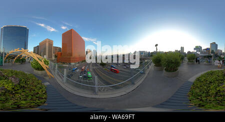 360 Grad Panorama Ansicht von SEOUL, Südkorea - 08 JULI 2019: Vollständige nahtlose Panorama 360 Grad Betrachtungswinkel von Seoul City Center. skybox VR Inhalt. equirectangular sphärischen Pr
