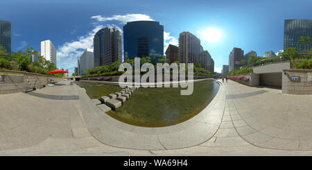 360 Grad Panorama Ansicht von SEOUL, Südkorea - 08 JULI 2019: Vollständige nahtlose Panorama 360 Grad Betrachtungswinkel von Seoul City Center. skybox VR Inhalt. equirectangular sphärischen Pr