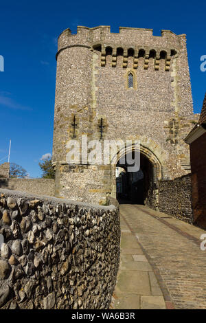 Das befestigte Barbican Torhaus, Lewes Castle, Lewes, East Sussex, UK Stockfoto