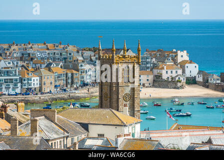 Erhöhten Blick auf den beliebten Badeort St. Ives, Cornwall, England, Vereinigtes Königreich, Europa Stockfoto